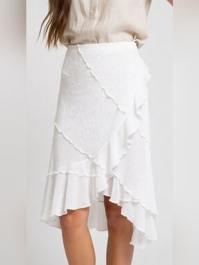 NWOT Ardene White Asymmetrical Ruffle Knit Skirt ✨